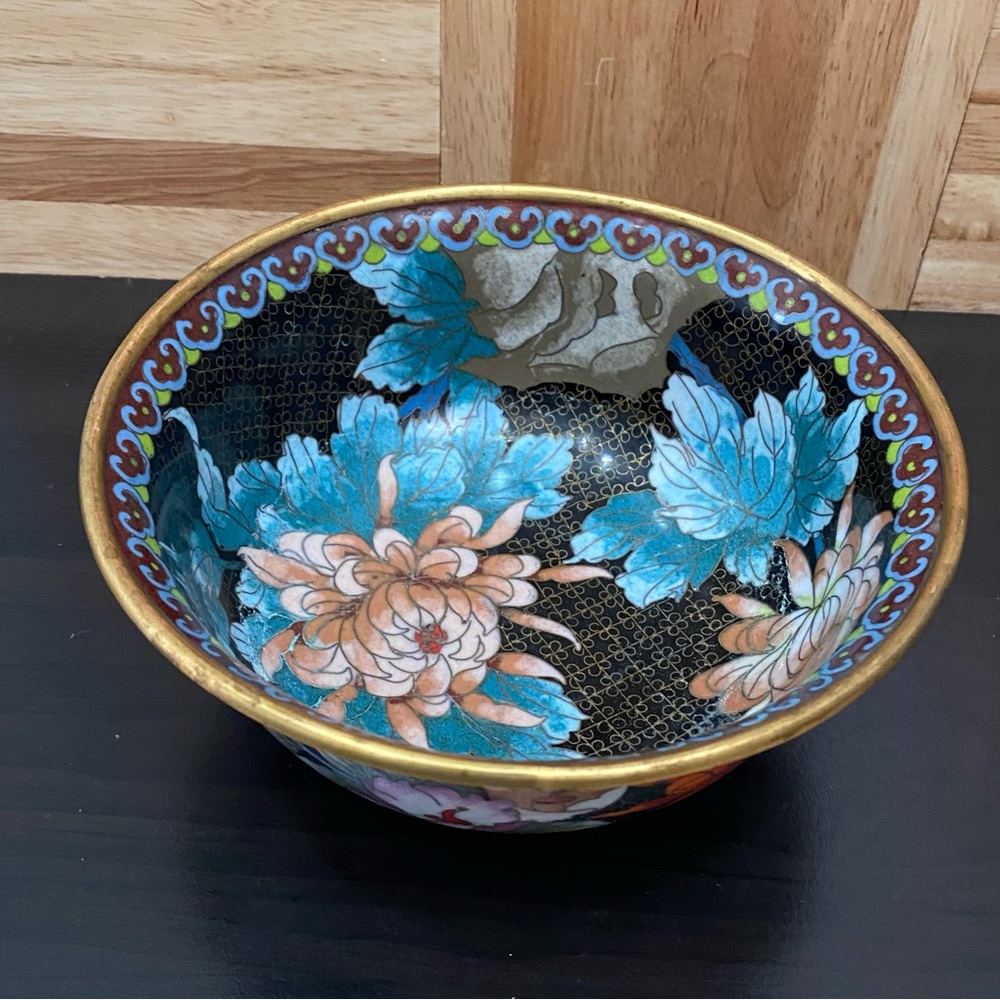 Vintage 7-inch Chinese Cloisonné Bowl Chrysanthemum Mums Flowers Cloisonne